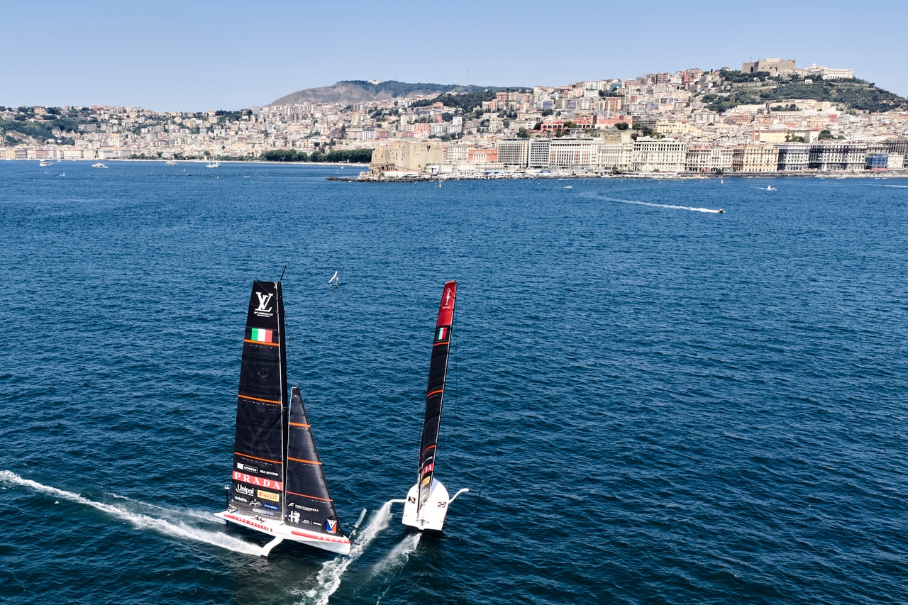 Luna Rossa Team AC40 training in Naples